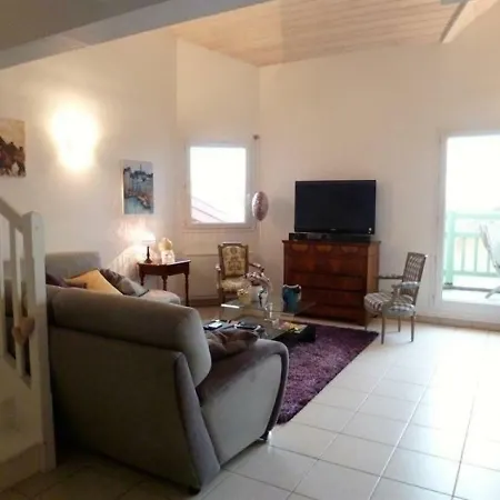 Appartement T3 Duplex De 104m2 Avec Balcon Et Parking Individuel Securise - Quartier De L'aiguillon - Port De Plaisance *